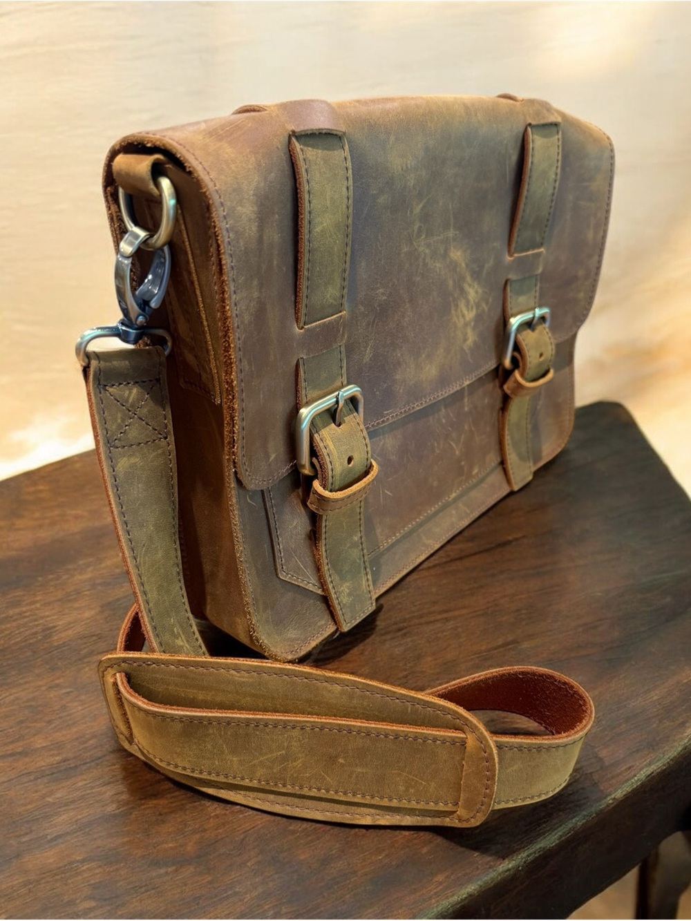 NWOT! Oiled Leather Distressed Compact Messenger Bag - Picture 2 of 7